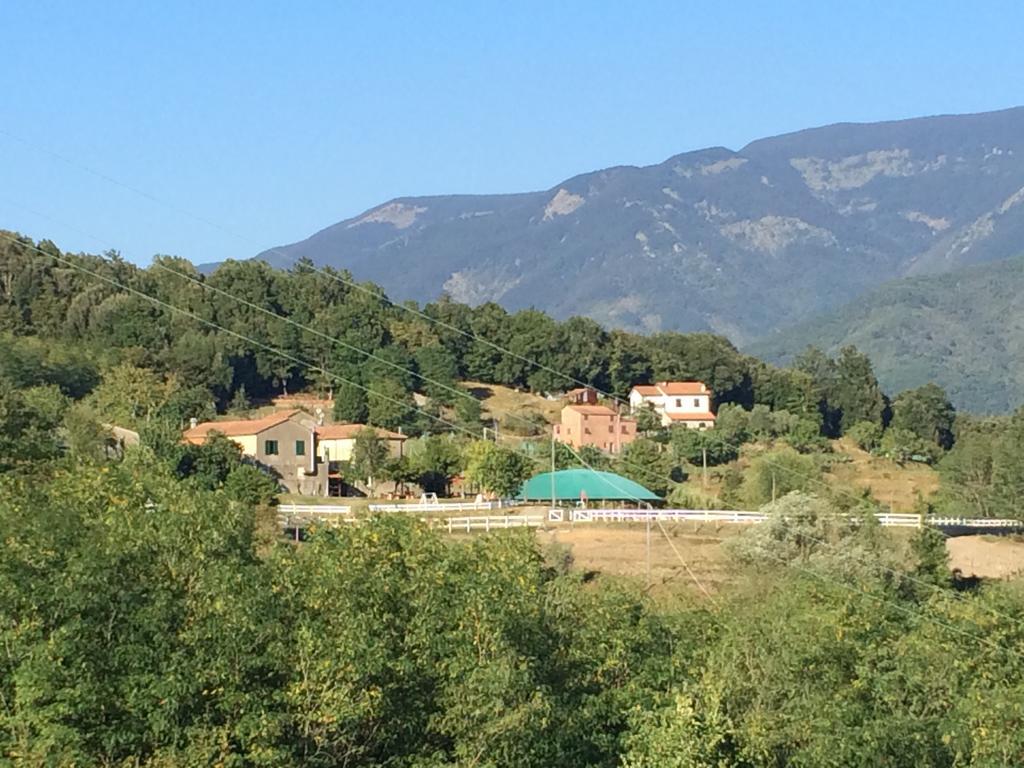 Agriturismo Dei Legi San Pietro Vara ภายนอก รูปภาพ